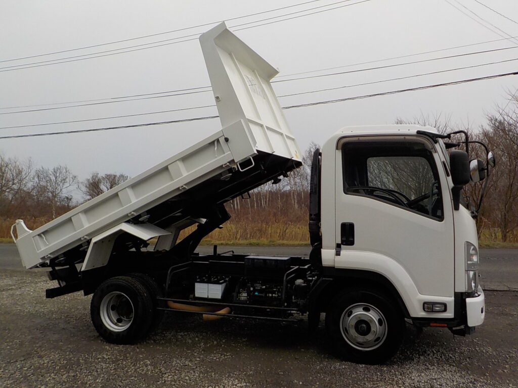 平成２９年式　いすゞ　フォワード　４ｔダンプ　