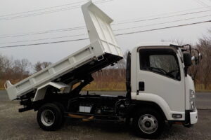 サムネイル: 平成２９年式　いすゞ　フォワード　４ｔダンプ　