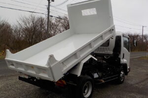 サムネイル: 平成２９年式　いすゞ　フォワード　４ｔダンプ　