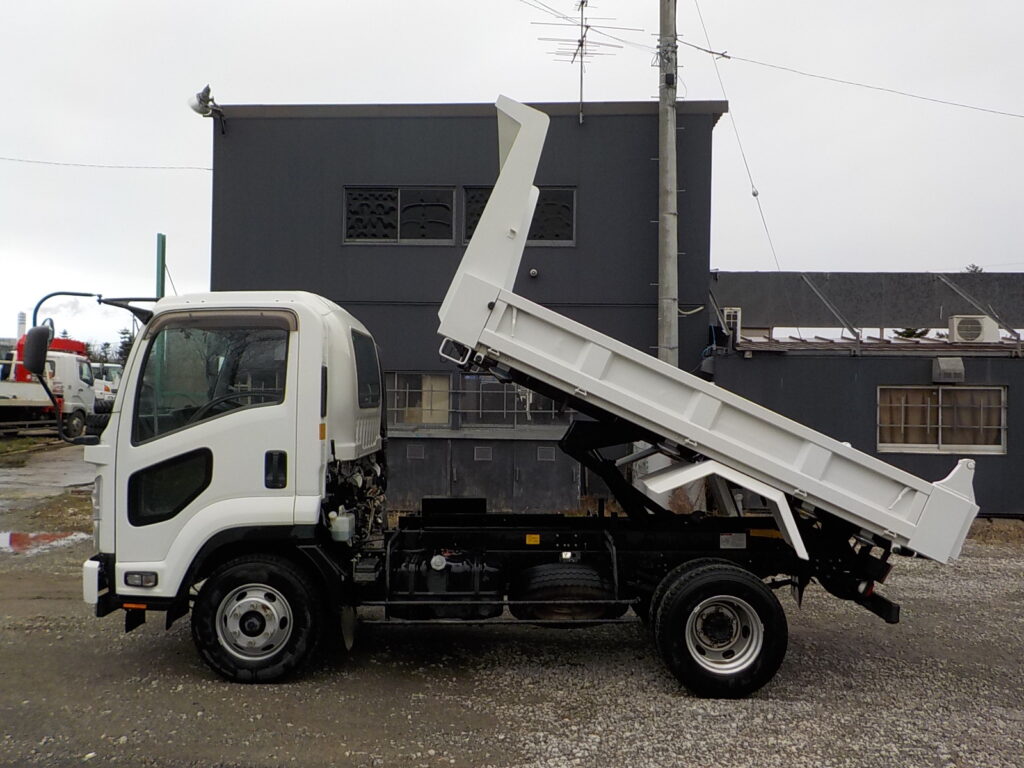 平成２９年式　いすゞ　フォワード　４ｔダンプ　