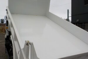 サムネイル: 平成２９年式　いすゞ　フォワード　４ｔダンプ　