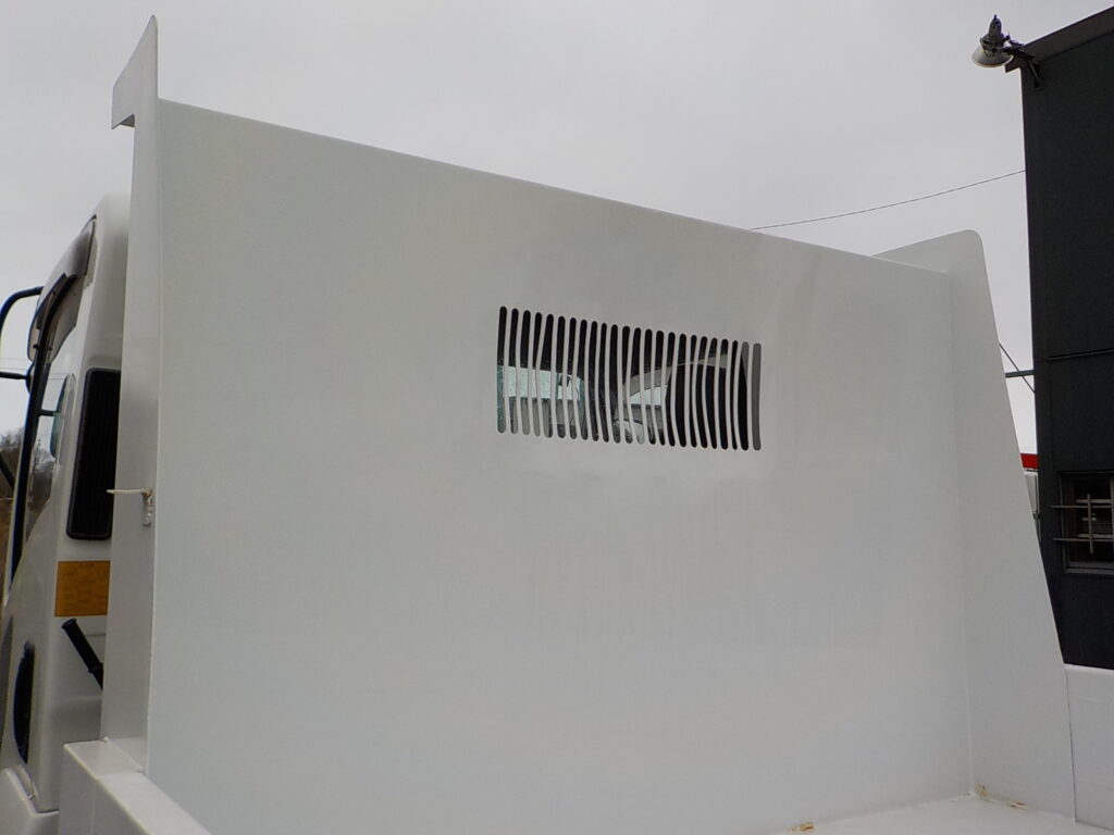 平成２９年式　いすゞ　フォワード　４ｔダンプ　