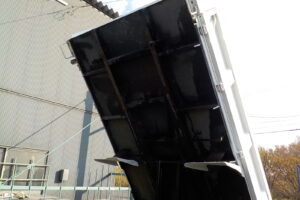 サムネイル: 平成22年 キャンター2tダンプ