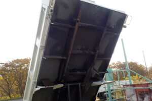 サムネイル: 平成22年 キャンター2tダンプ