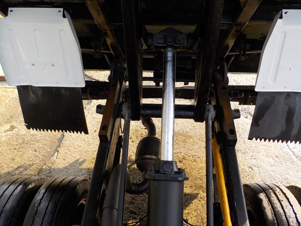 平成22年 キャンター2tダンプ