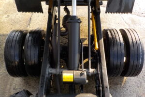 サムネイル: 平成22年 キャンター2tダンプ