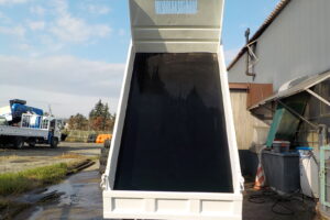 サムネイル: 平成22年 キャンター2tダンプ