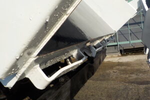 サムネイル: 平成22年 キャンター2tダンプ