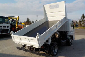 サムネイル: 平成22年 キャンター2tダンプ