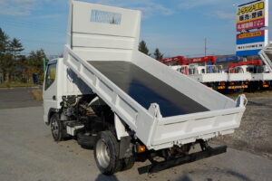 サムネイル: 平成22年 キャンター2tダンプ