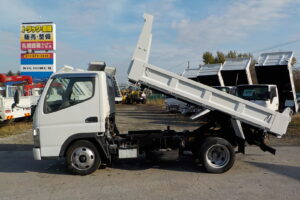 サムネイル: 平成22年 キャンター2tダンプ