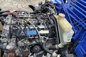 サムネイル: 平成24年　三菱　キャンター　２トン４段クレーンロング　フックイン・ラジコン・バックモニター（車検令和8年10月）