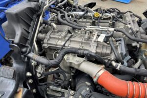 サムネイル: 平成24年　三菱　キャンター　２トン４段クレーンロング　フックイン・ラジコン・バックモニター（車検令和8年10月）