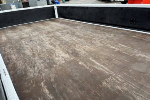 サムネイル: 平成24年　三菱　キャンター　２トン４段クレーンロング　フックイン・ラジコン・バックモニター（車検令和8年10月）