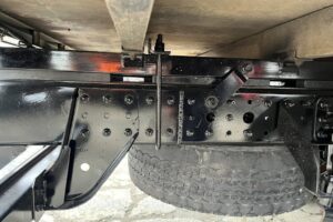 サムネイル: 平成24年　三菱　キャンター　２トン４段クレーンロング　フックイン・ラジコン・バックモニター（車検令和8年10月）