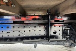 サムネイル: 平成24年　三菱　キャンター　２トン４段クレーンロング　フックイン・ラジコン・バックモニター（車検令和8年10月）