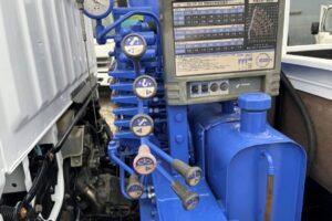 サムネイル: 平成24年　三菱　キャンター　２トン４段クレーンロング　フックイン・ラジコン・バックモニター（車検令和8年10月）