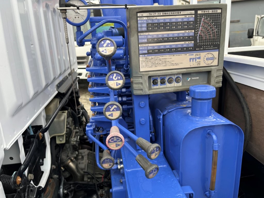 平成24年　三菱　キャンター　２トン４段クレーンロング　フックイン・ラジコン・バックモニター（車検令和8年10月）