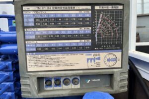 サムネイル: 平成24年　三菱　キャンター　２トン４段クレーンロング　フックイン・ラジコン・バックモニター（車検令和8年10月）