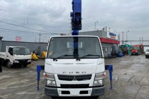 サムネイル: 平成24年　三菱　キャンター　２トン４段クレーンロング　フックイン・ラジコン・バックモニター（車検令和8年10月）