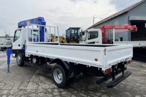 サムネイル: 平成24年　三菱　キャンター　２トン４段クレーンロング　フックイン・ラジコン・バックモニター（車検令和8年10月）