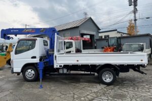 サムネイル: 平成24年　三菱　キャンター　２トン４段クレーンロング　フックイン・ラジコン・バックモニター（車検令和8年10月）