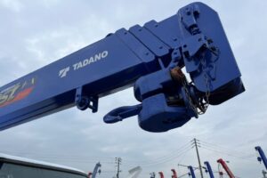 サムネイル: 平成24年　三菱　キャンター　２トン４段クレーンロング　フックイン・ラジコン・バックモニター（車検令和8年10月）