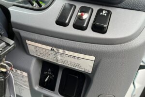 サムネイル: 平成24年　三菱　キャンター　２トン４段クレーンロング　フックイン・ラジコン・バックモニター（車検令和8年10月）