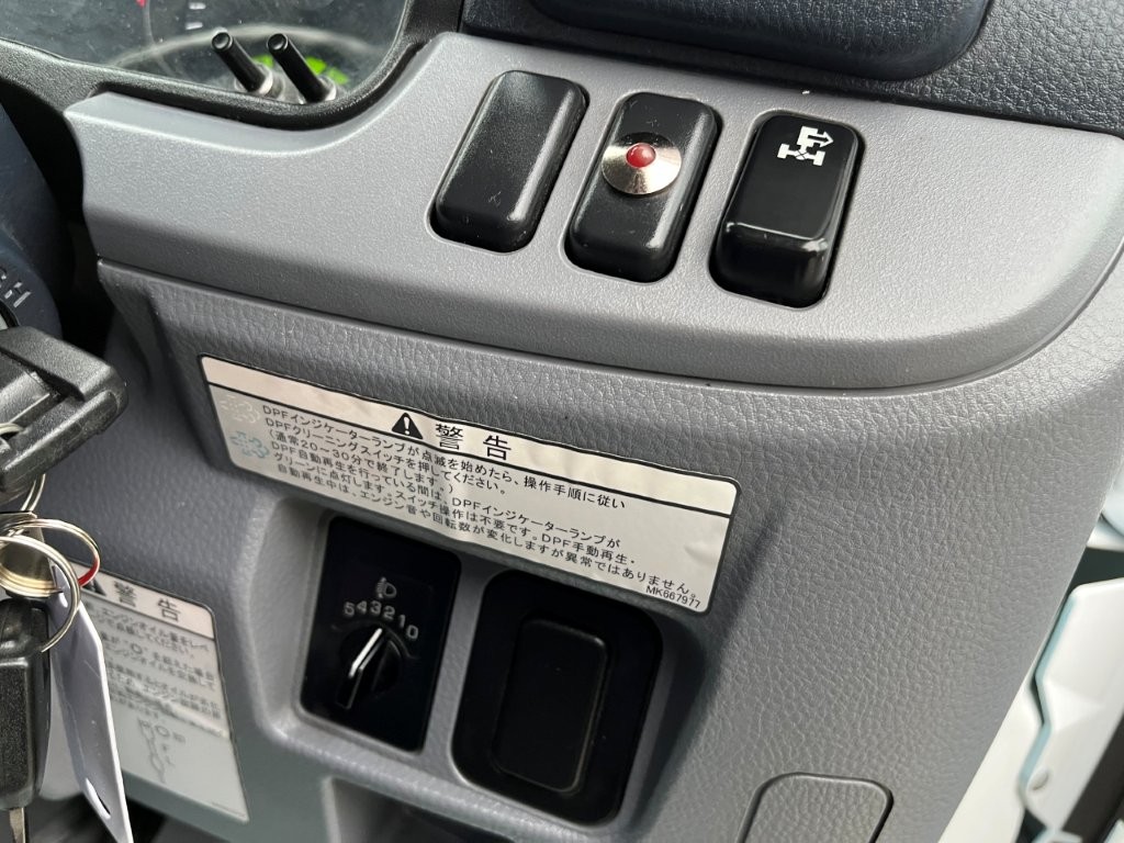 平成24年　三菱　キャンター　２トン４段クレーンロング　フックイン・ラジコン・バックモニター（車検令和8年10月）