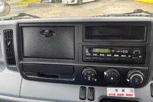 サムネイル: 平成24年　三菱　キャンター　２トン４段クレーンロング　フックイン・ラジコン・バックモニター（車検令和8年10月）