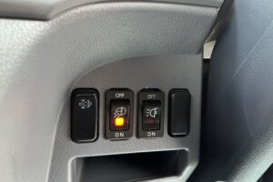 サムネイル: 平成24年　三菱　キャンター　２トン４段クレーンロング　フックイン・ラジコン・バックモニター（車検令和8年10月）