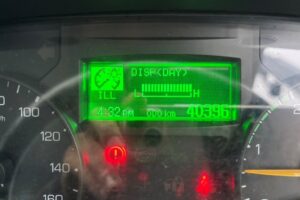 サムネイル: 平成24年　三菱　キャンター　２トン４段クレーンロング　フックイン・ラジコン・バックモニター（車検令和8年10月）