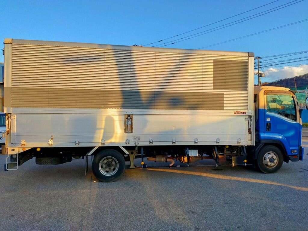 平成23年　フォワード　４トン　アルミウィング　ワイドロング