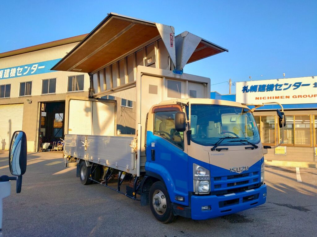 平成23年　フォワード　４トン　アルミウィング　ワイドロング