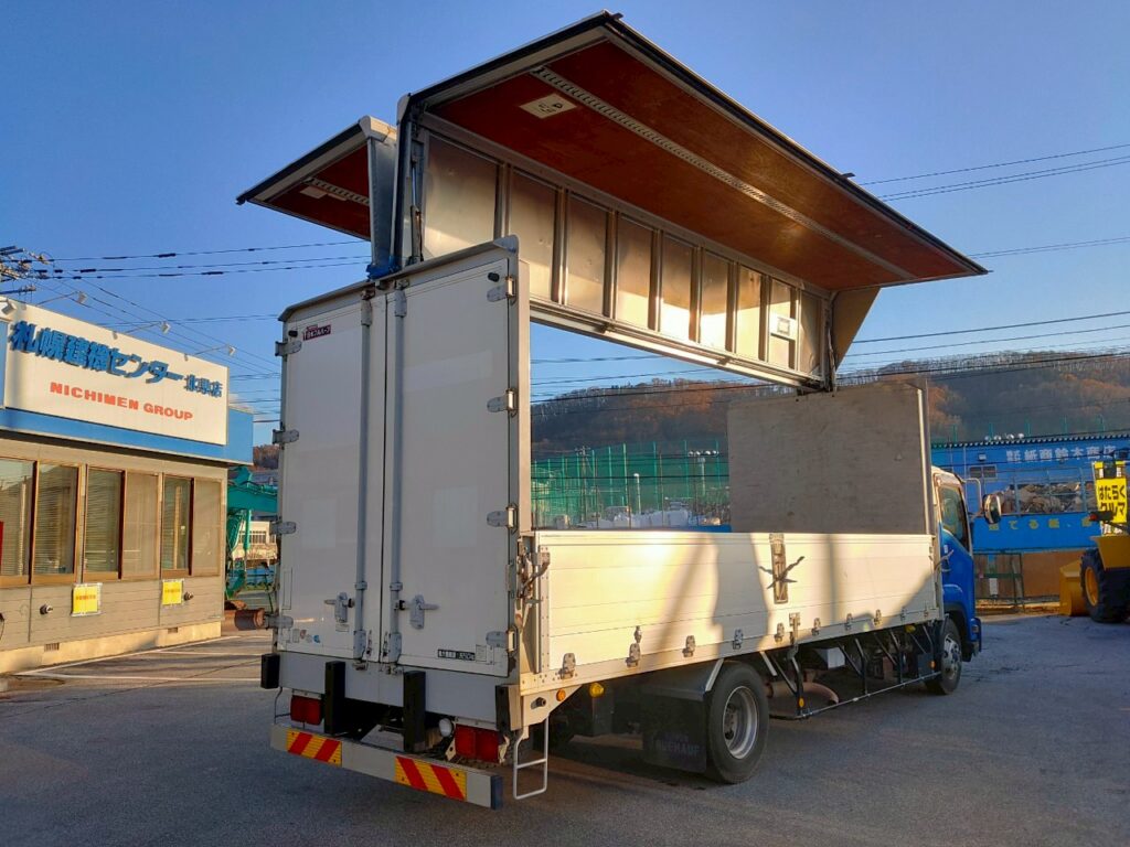 平成23年　フォワード　４トン　アルミウィング　ワイドロング