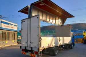 サムネイル: 平成23年　フォワード　４トン　アルミウィング　ワイドロング