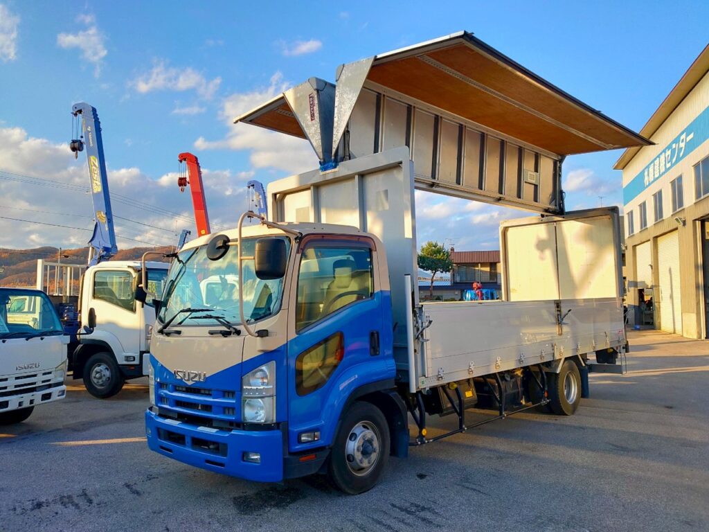 平成23年　フォワード　４トン　アルミウィング　ワイドロング