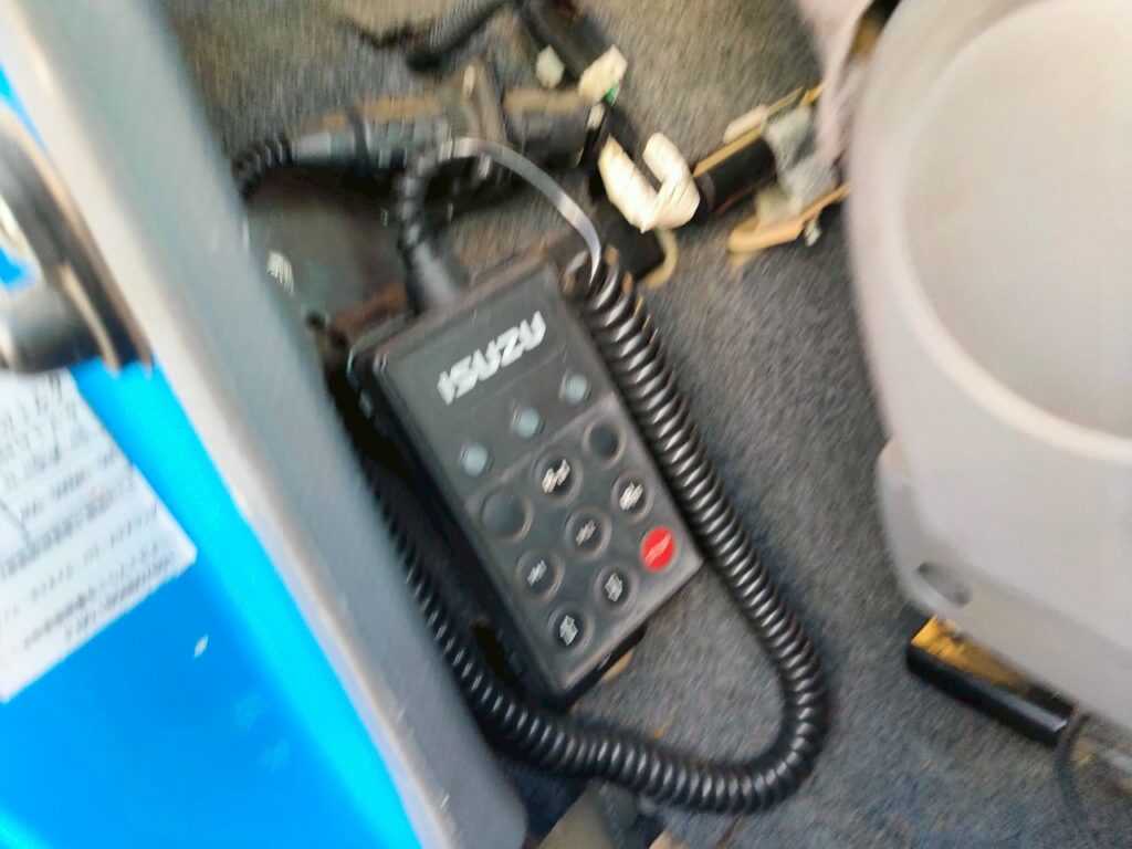 平成23年　フォワード　４トン　アルミウィング　ワイドロング