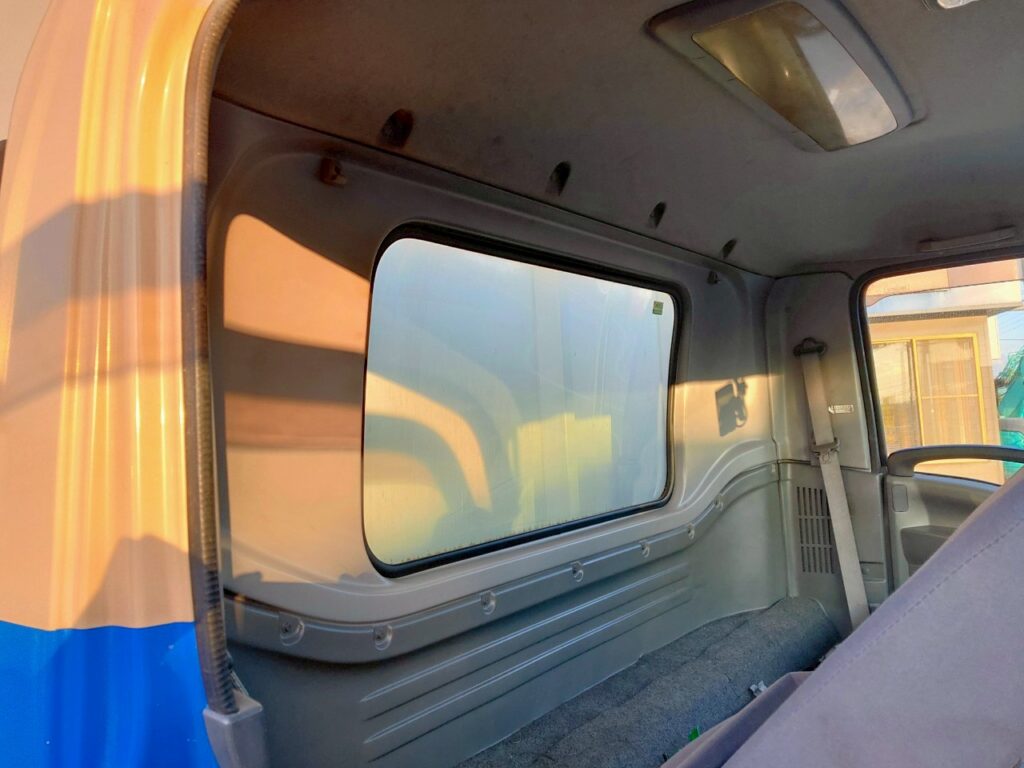 平成23年　フォワード　４トン　アルミウィング　ワイドロング