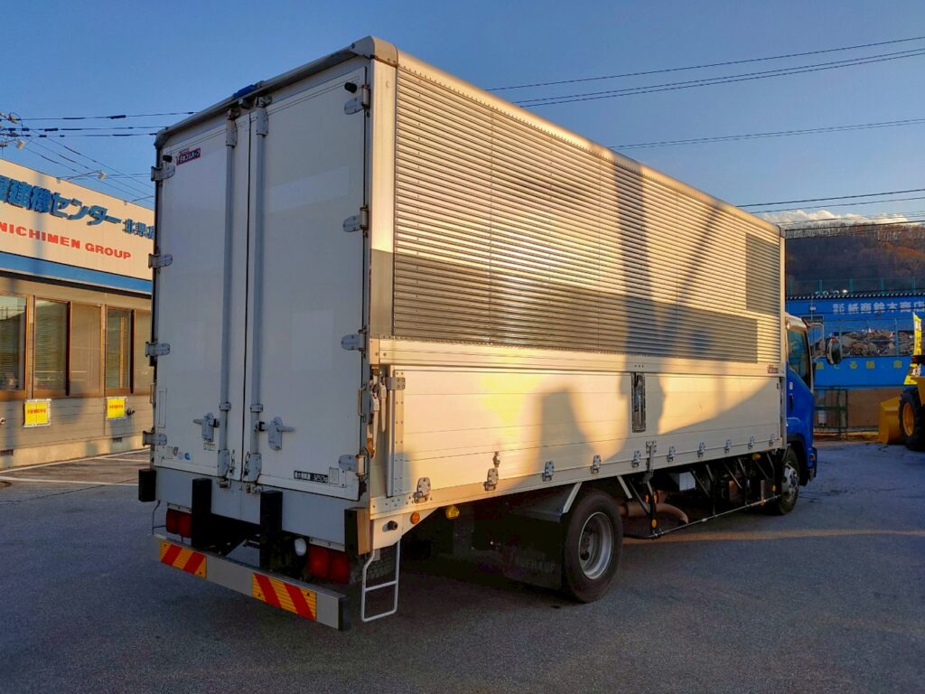 平成23年　フォワード　４トン　アルミウィング　ワイドロング