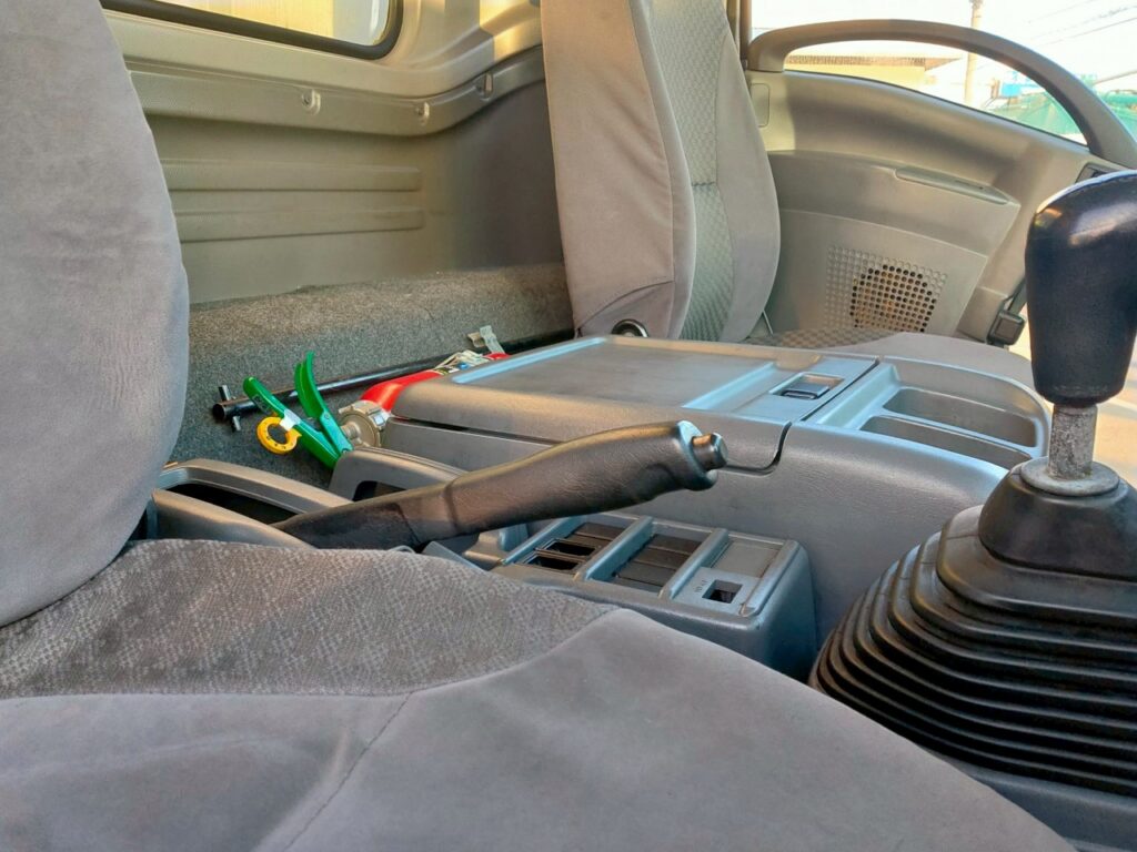 平成23年　フォワード　４トン　アルミウィング　ワイドロング