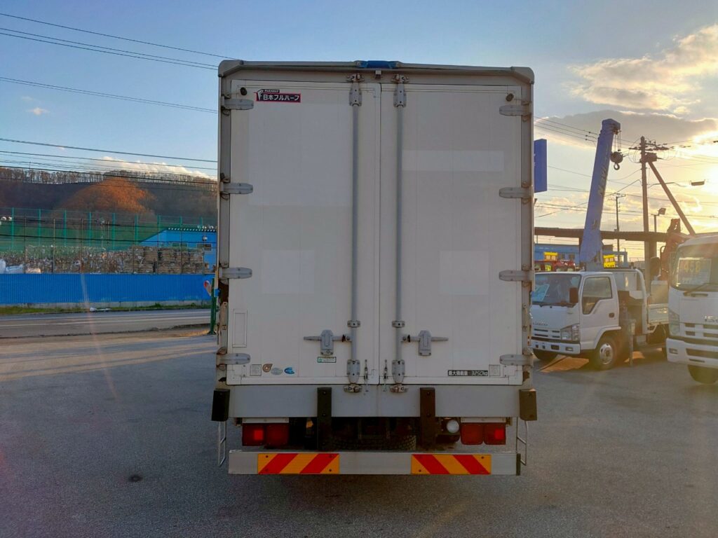 平成23年　フォワード　４トン　アルミウィング　ワイドロング