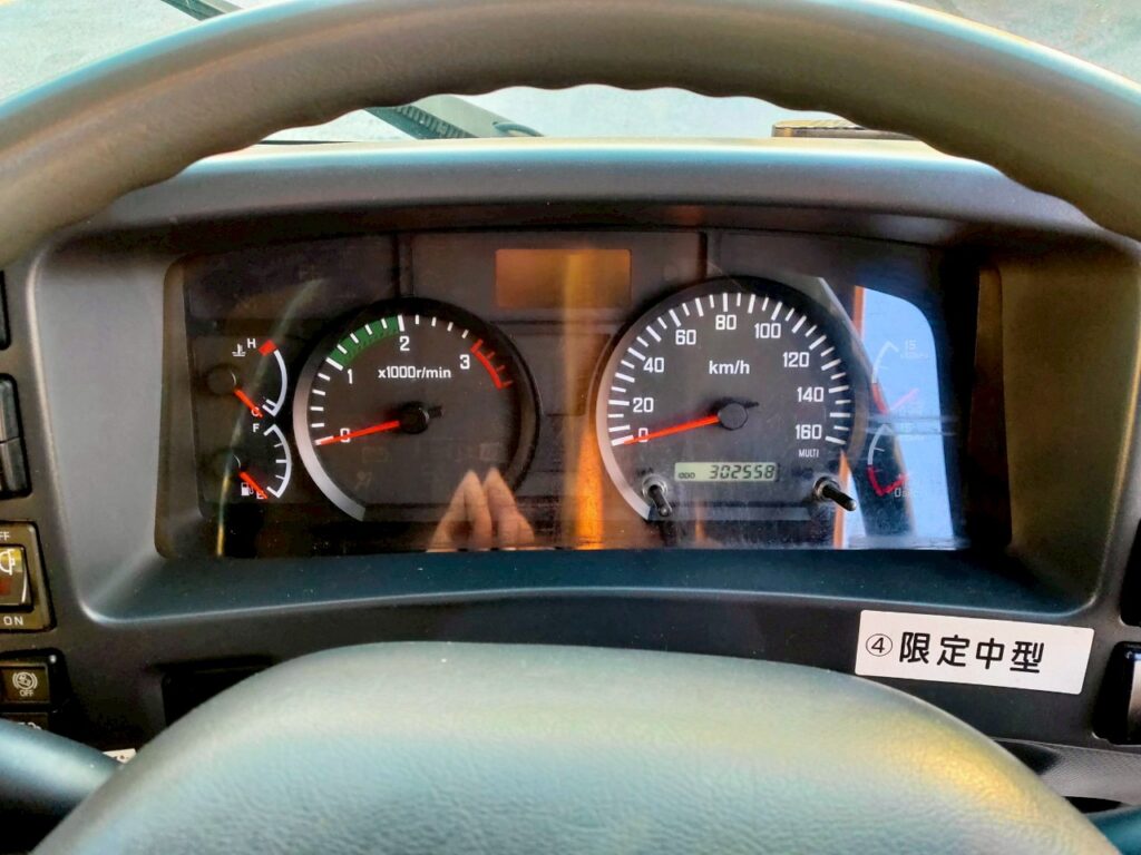 平成23年　フォワード　４トン　アルミウィング　ワイドロング