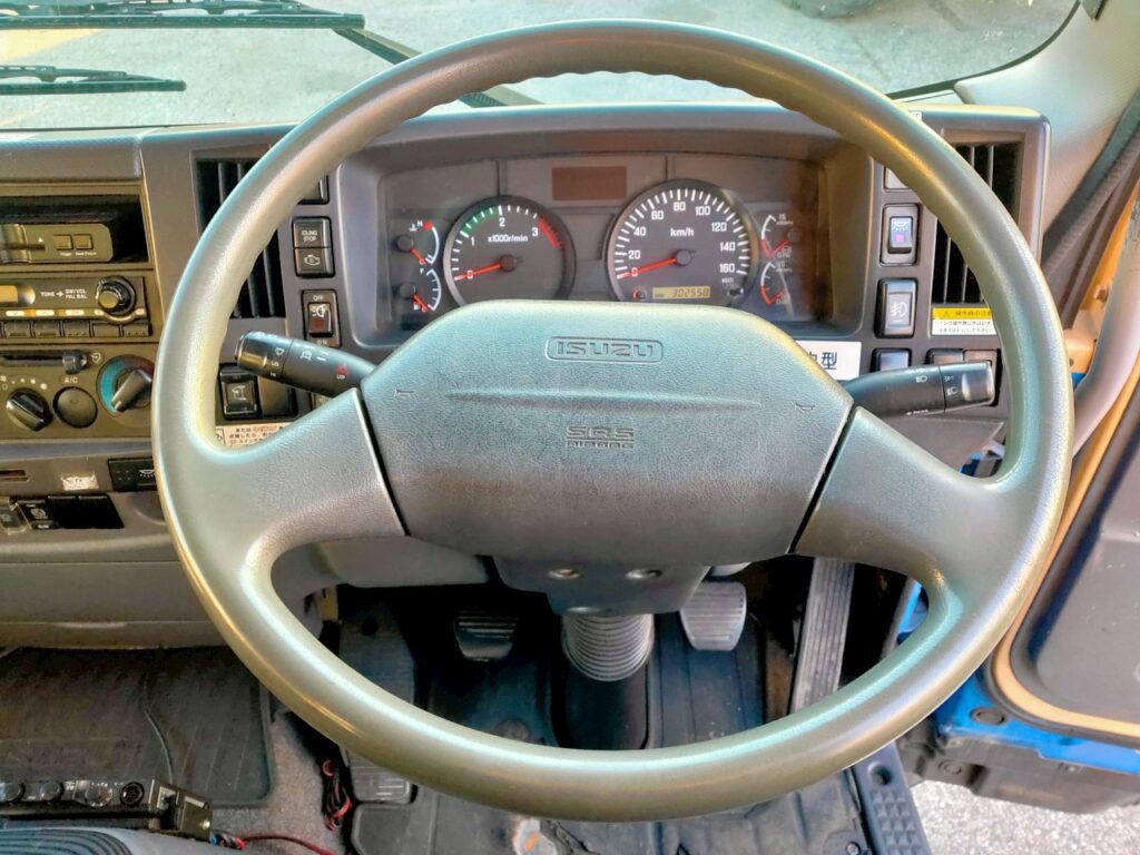 平成23年　フォワード　４トン　アルミウィング　ワイドロング