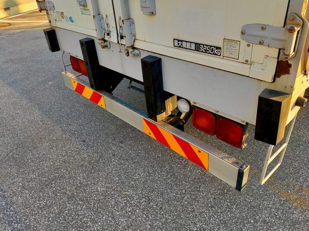 平成23年　フォワード　４トン　アルミウィング　ワイドロング