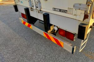 サムネイル: 平成23年　フォワード　４トン　アルミウィング　ワイドロング