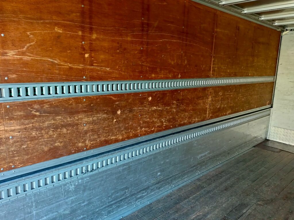 平成23年　フォワード　４トン　アルミウィング　ワイドロング