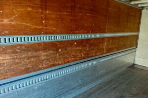 サムネイル: 平成23年　フォワード　４トン　アルミウィング　ワイドロング