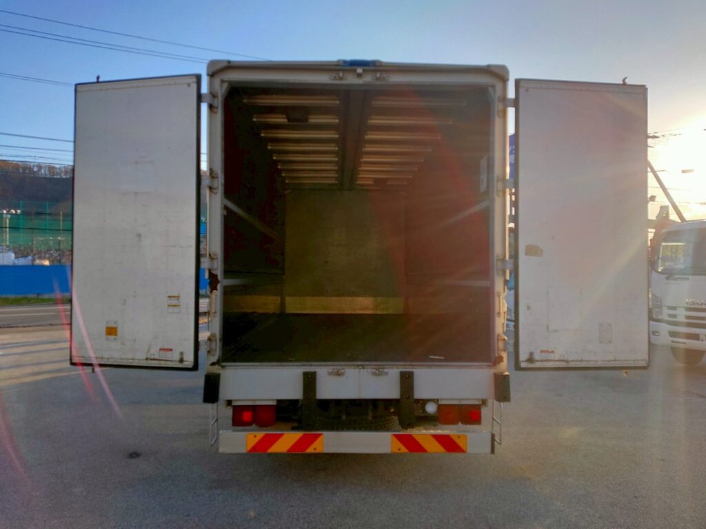 平成23年　フォワード　４トン　アルミウィング　ワイドロング