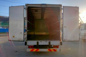 サムネイル: 平成23年　フォワード　４トン　アルミウィング　ワイドロング